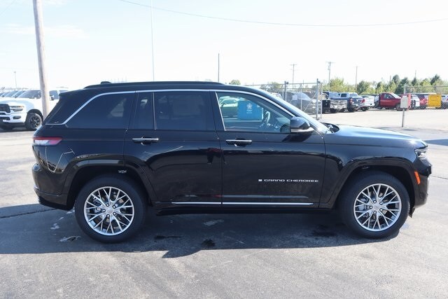 2025 Jeep Grand Cherokee Summit photo 3