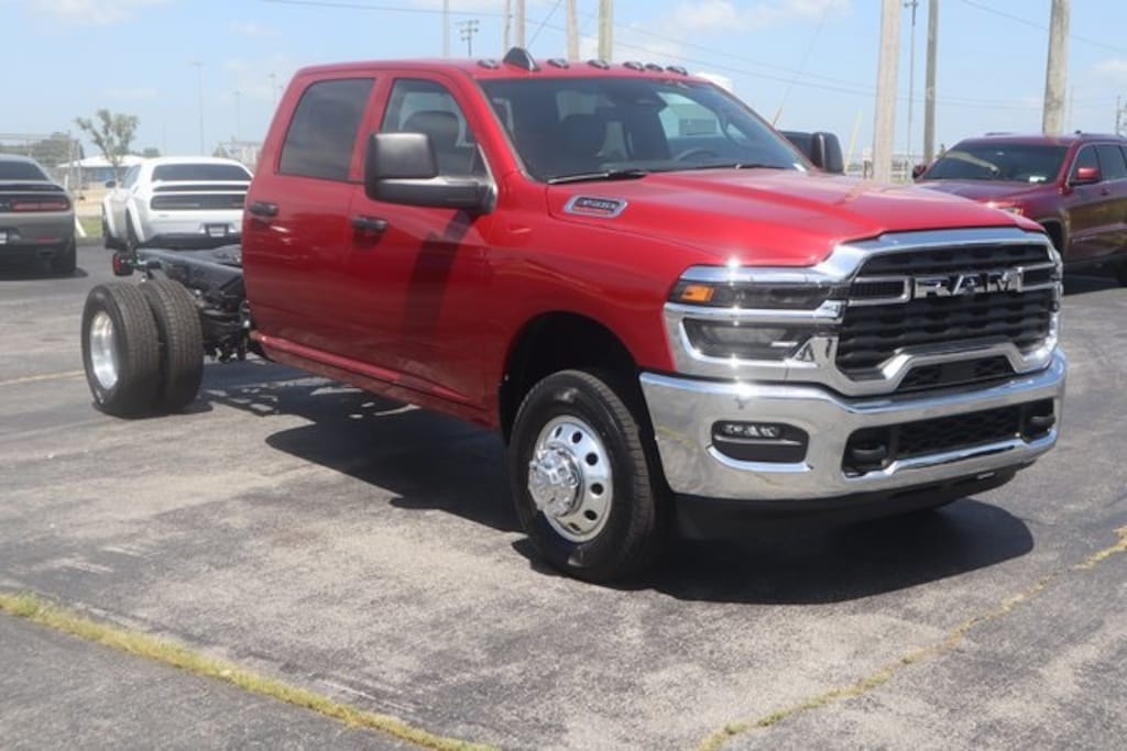New 2025 Ram 3500 Chassis Cab 3500 TRADESMAN CREW CAB CHASSIS 4X4 60' CA Pickup
