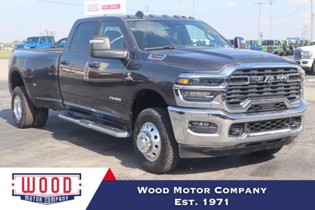 New 2026 Ram 3500 BIG HORN CREW CAB 4X4 8' BOX Pickup