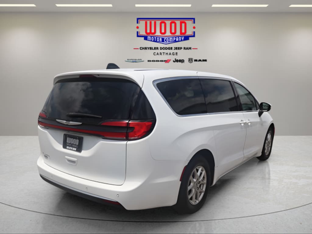 Used 2023 Chrysler Pacifica Touring L Minivan/Van
