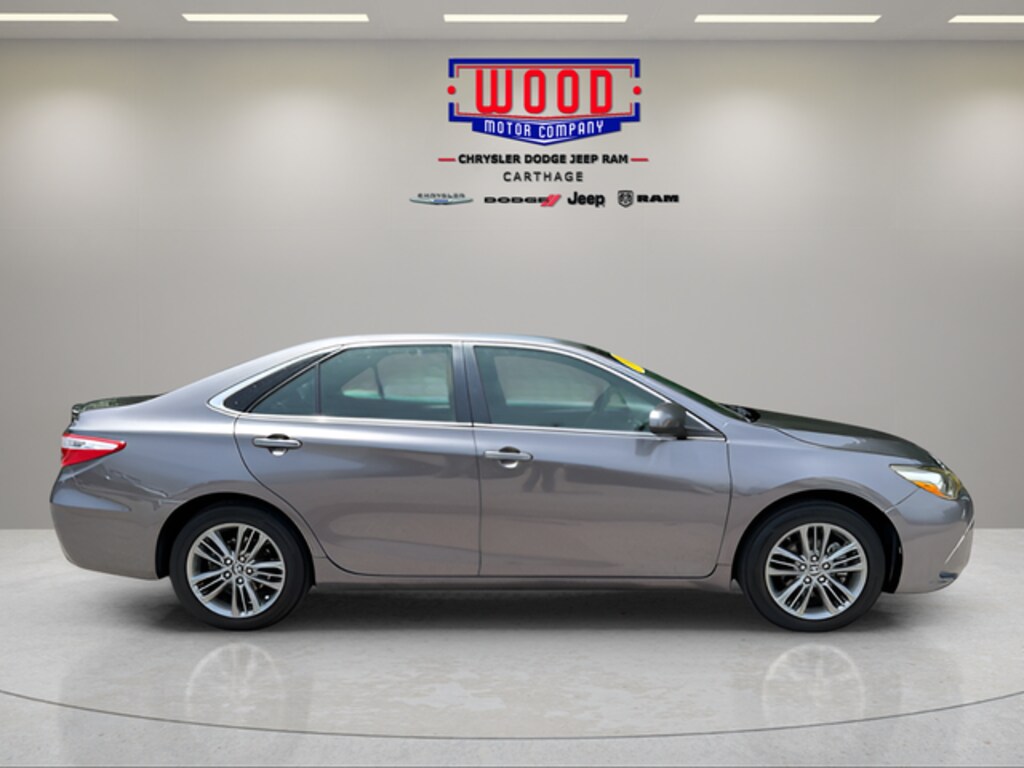 Used 2017 Toyota Camry SE Sedan