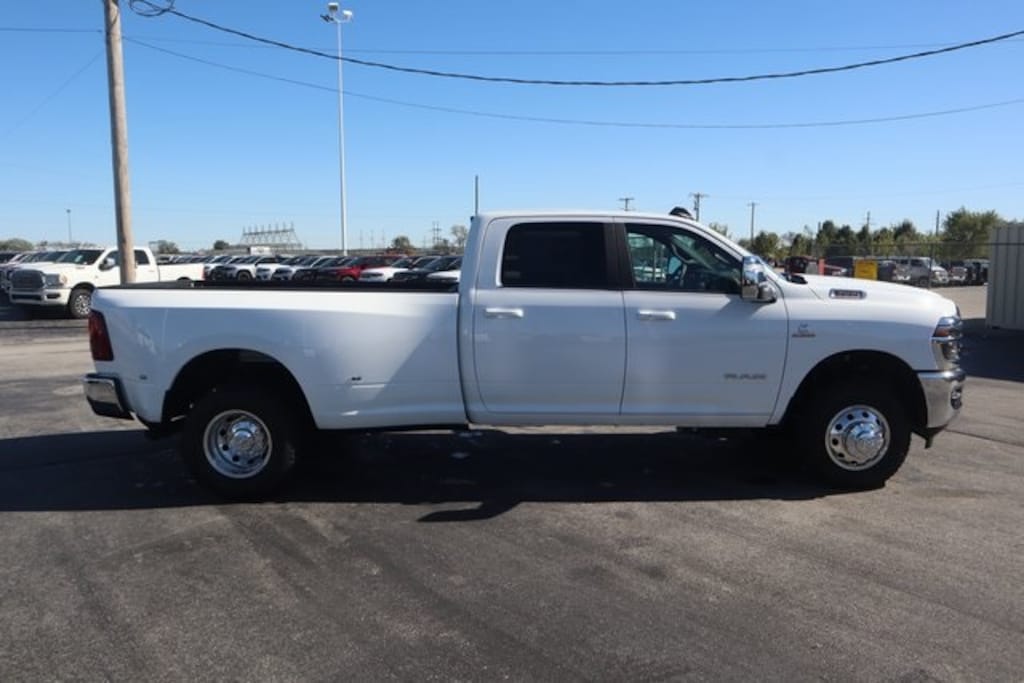 New 2026 Ram 3500 LARAMIE CREW CAB 4X4 8' BOX Pickup