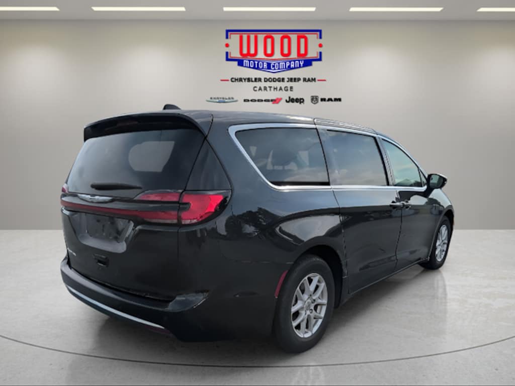 Used 2023 Chrysler Pacifica Touring L Minivan/Van