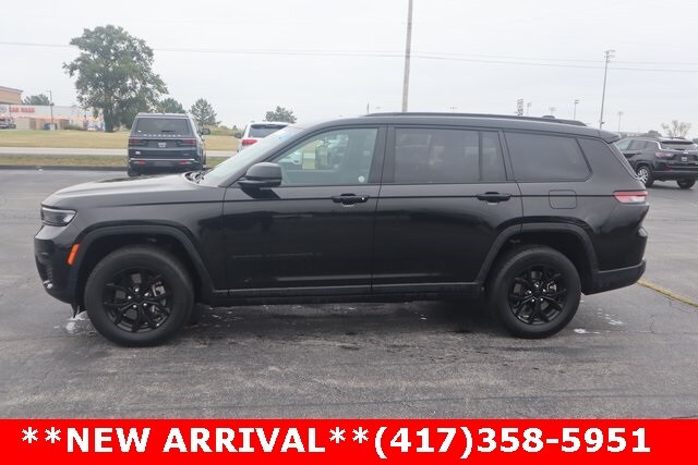 2024 Jeep Grand Cherokee Altitude photo 2