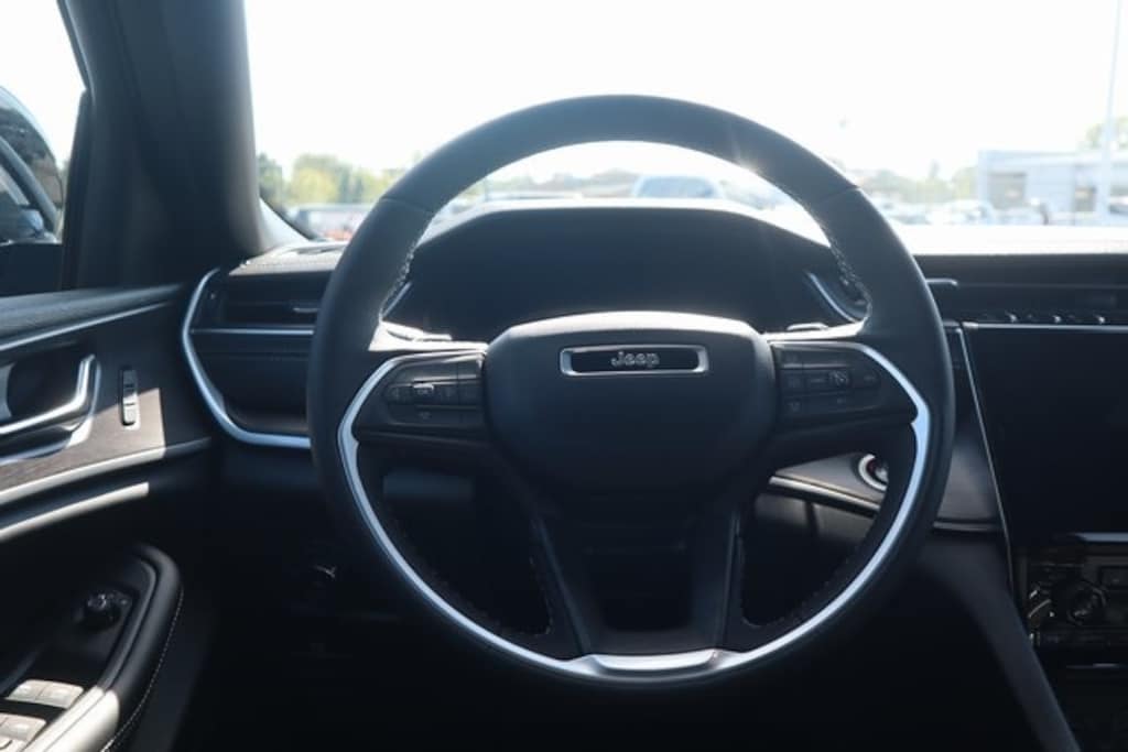 New 2025 Jeep Grand Cherokee L LIMITED 4X4 Sport Utility