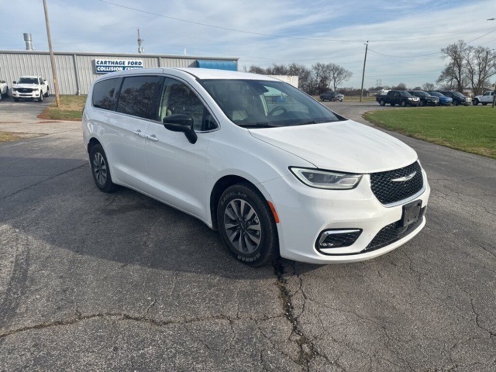 Used 2024 Chrysler Pacifica Hybrid Select Minivan/Van