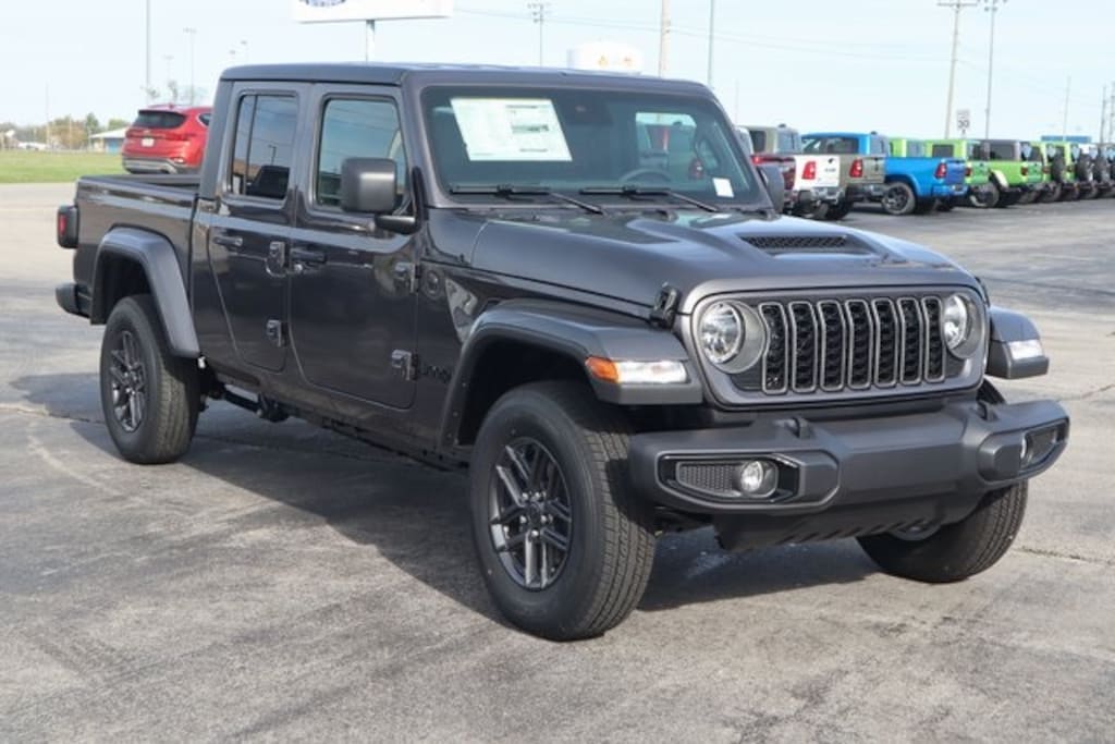 New 2025 Jeep Gladiator SPORT S 4X4 Pickup