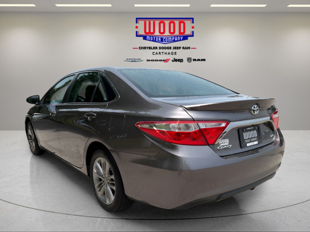 Used 2017 Toyota Camry SE Sedan