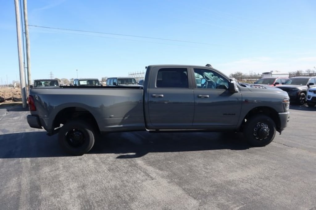 New 2026 Ram 3500 LARAMIE CREW CAB 4X4 8' BOX Pickup