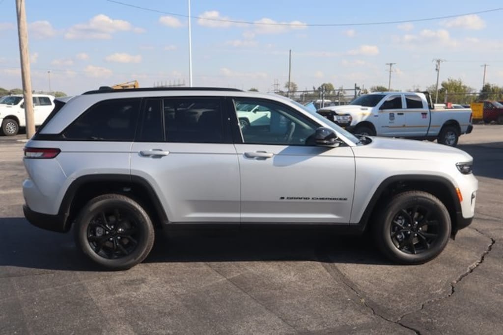 New 2025 Jeep Grand Cherokee ALTITUDE X 4X4 Sport Utility