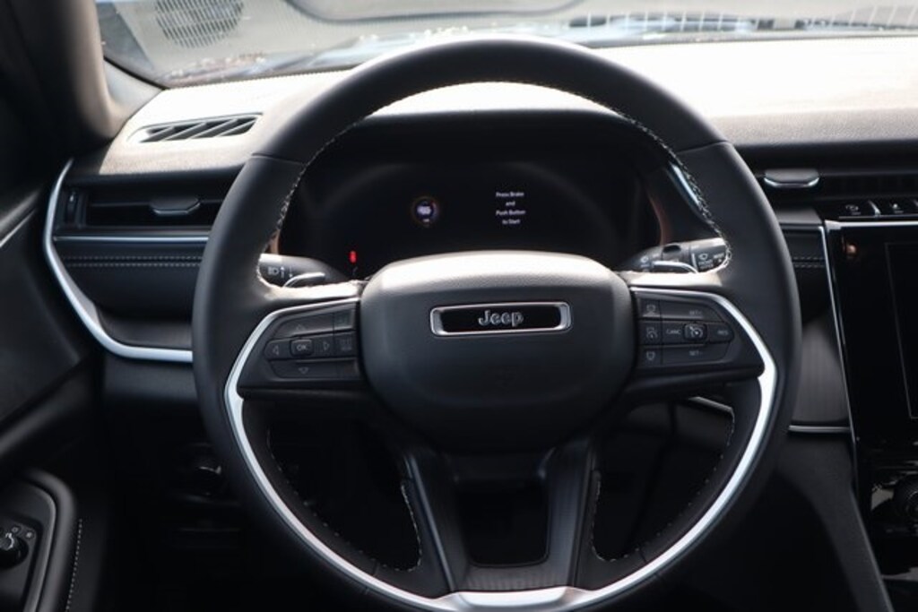 New 2025 Jeep Grand Cherokee L LAREDO X 4X4 Sport Utility