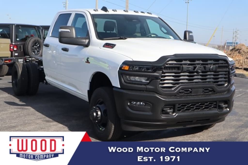 New 2026 Ram 3500 Chassis Cab TRADESMAN CREW 4X4 60' CA Pickup