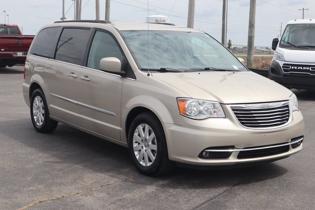 Used 2016 Chrysler Town & Country Touring with VIN 2C4RC1BG4GR245270 for sale in Carthage, MO