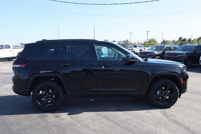 2025 Jeep Grand Cherokee Limited photo 2