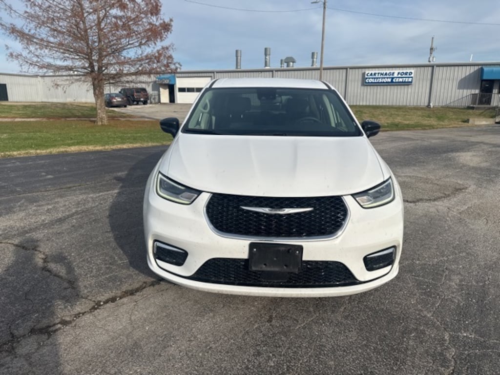 Used 2024 Chrysler Pacifica Hybrid Select Minivan/Van