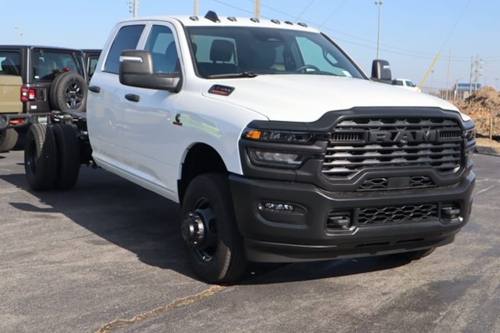 New 2026 Ram 3500 Chassis Cab TRADESMAN CREW 4X4 60' CA Pickup