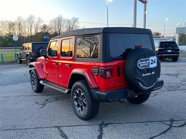 2025 Jeep Wrangler Sahara photo 3