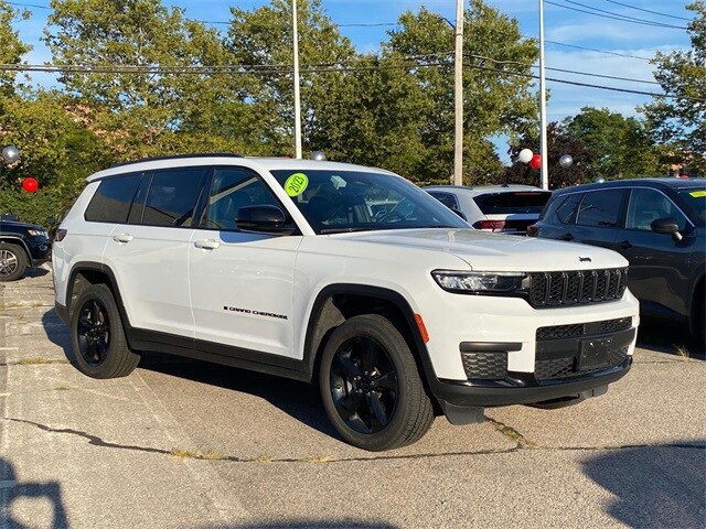 2023 Jeep Grand Cherokee Altitude photo 3