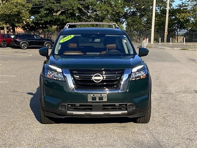 2024 Nissan Pathfinder Platinum photo 2