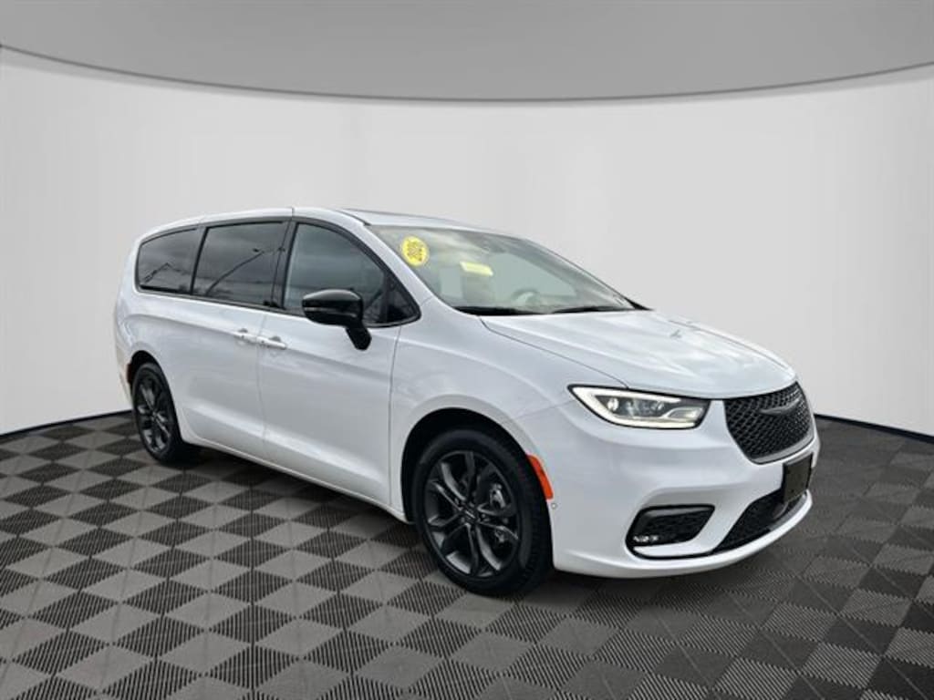 Used 2026 Chrysler Pacifica Select Minivan/Van