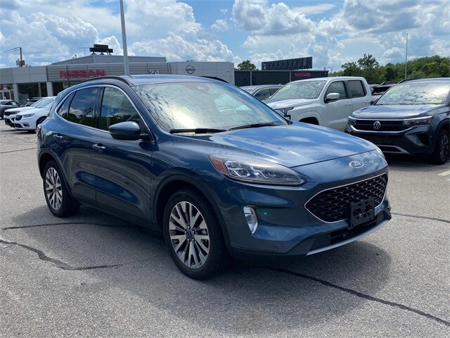 2020 Ford Escape Titanium Hybrid photo 3
