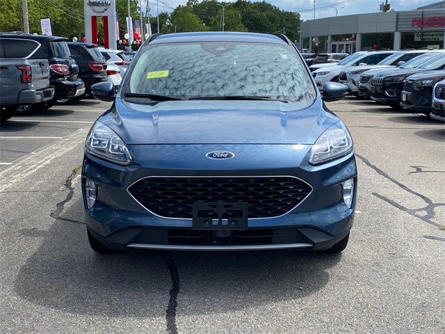 2020 Ford Escape Titanium Hybrid photo 2