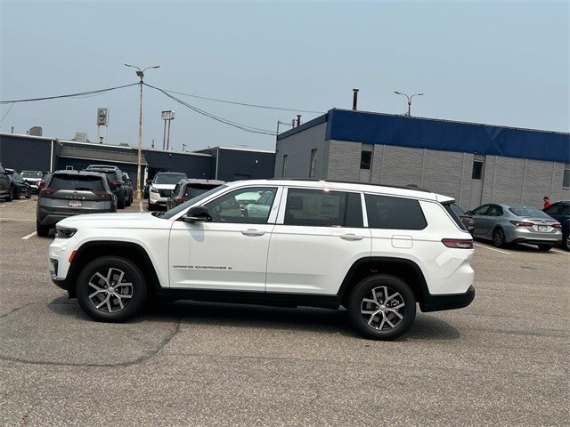 2025 Jeep Grand Cherokee Limited photo 2