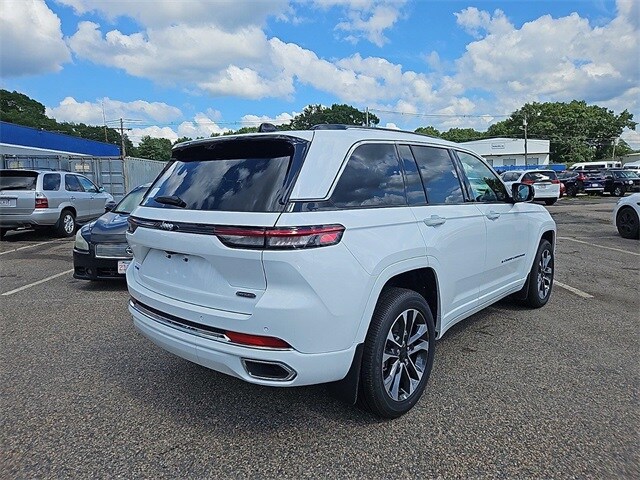 2023 Jeep Cherokee Overland Sport photo 2