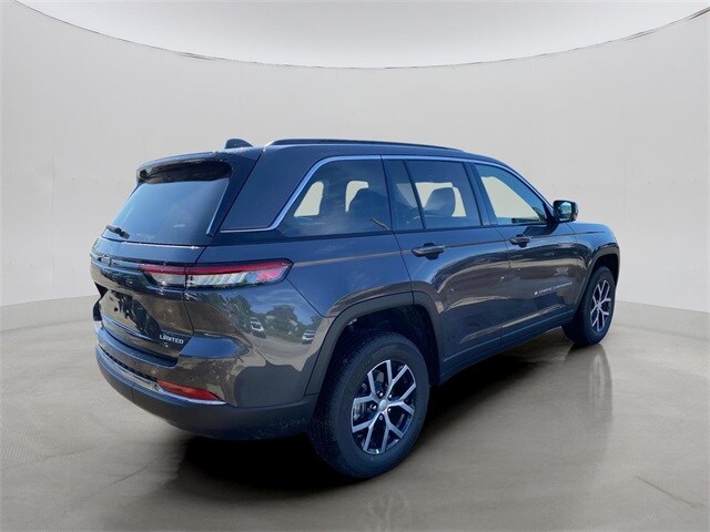 2025 Jeep Grand Cherokee Limited photo 3