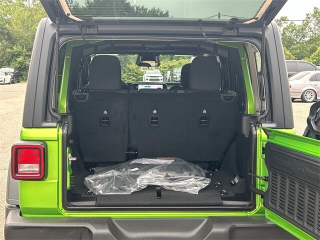 2025 Jeep Wrangler Sport S photo 4