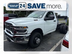 2026 Ram 3500 TRADESMAN CHASSIS REGULAR CAB 4X4 60' CA Pickup