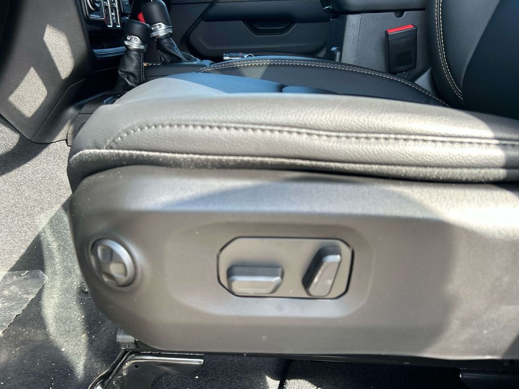 2026 Jeep Wrangler 4-Door Sahara - Photo 9