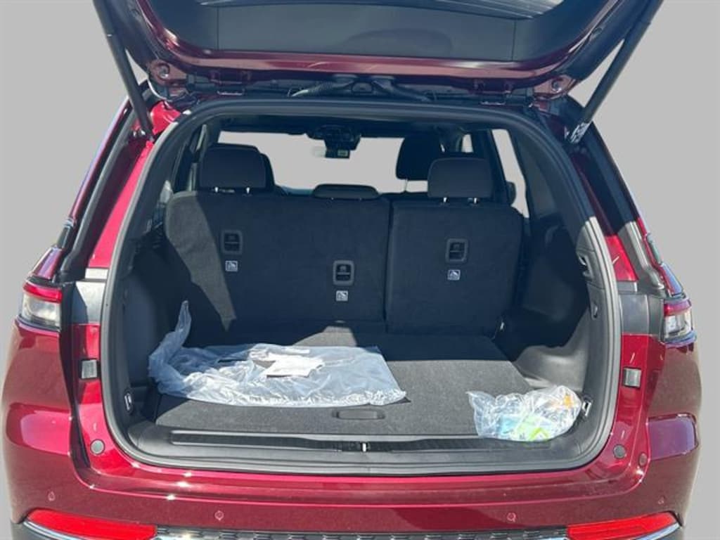 New 2025 Jeep Grand Cherokee LAREDO X 4X4 Sport Utility