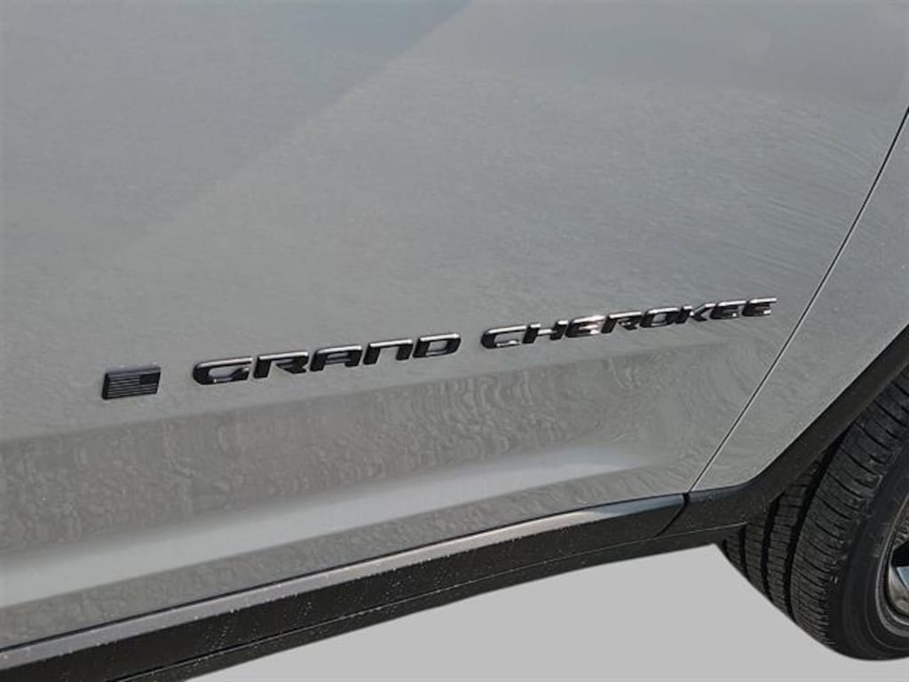 New 2025 Jeep Grand Cherokee L L ALTITUDE X 4X4 Sport Utility