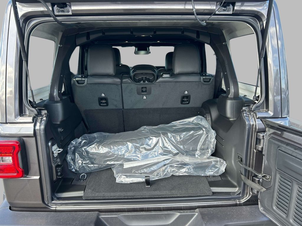 2026 Jeep Wrangler 4-Door Sahara - Photo 6