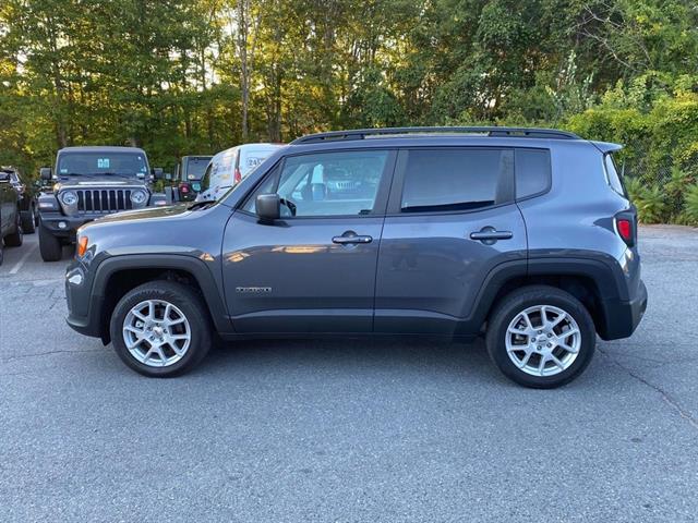 2022 Jeep Renegade Latitude photo 2