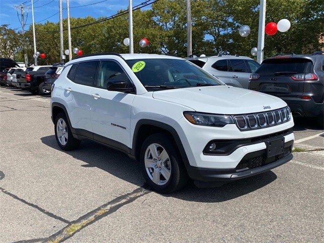 2022 Jeep Compass Latitude photo 2
