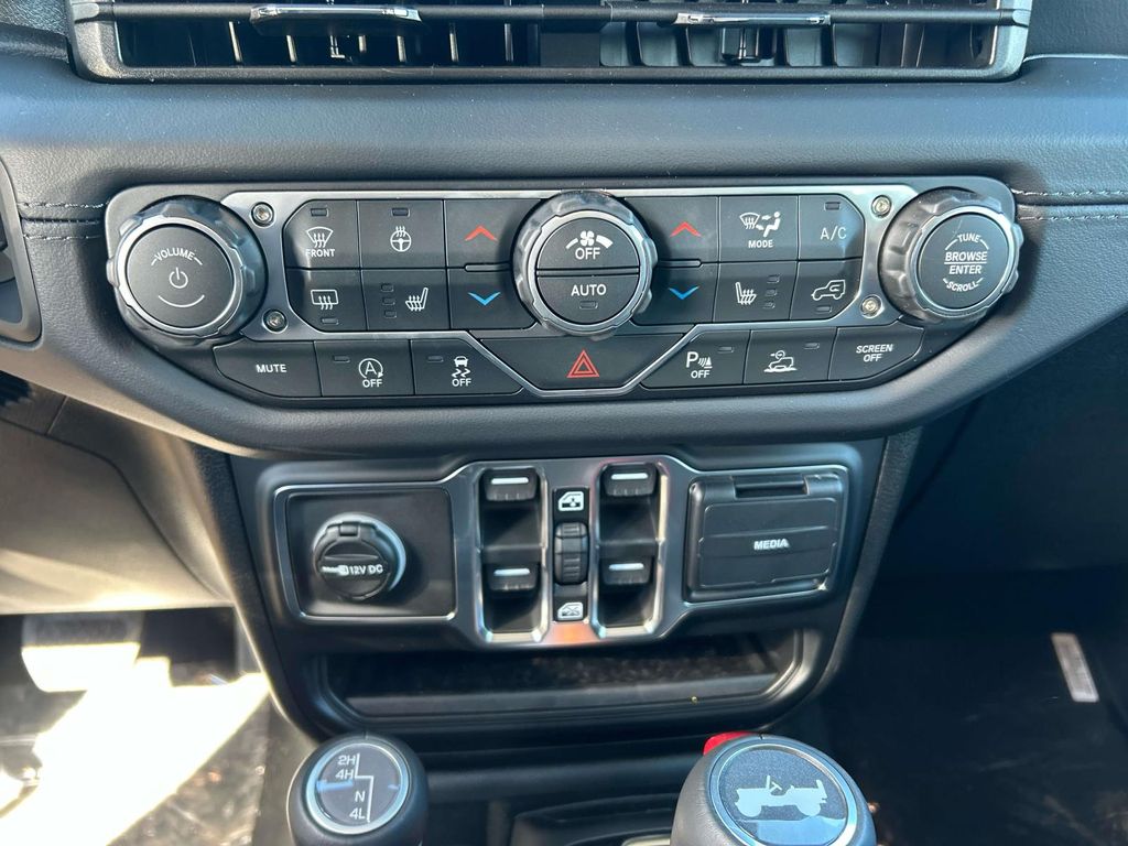 2026 Jeep Wrangler 4-Door Sahara - Photo 13