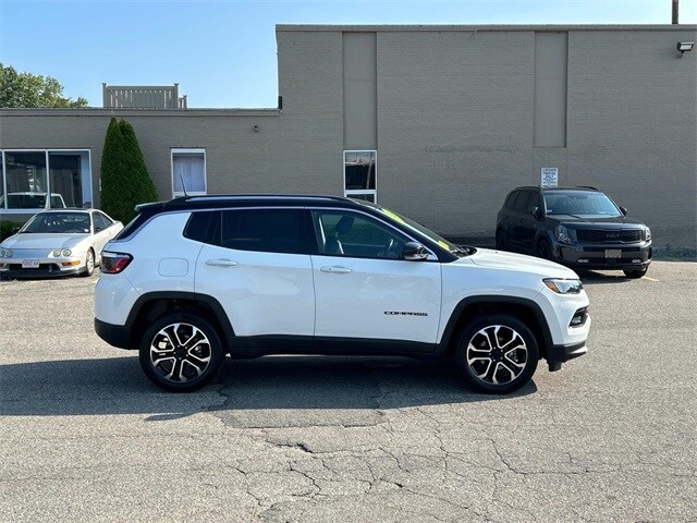 2022 Jeep Compass Limited photo 3