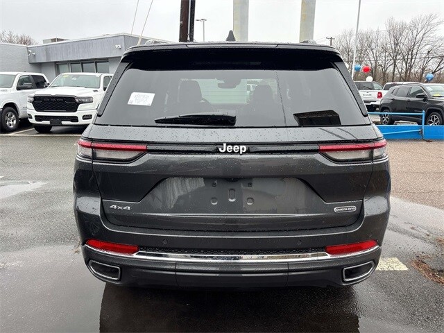 2025 Jeep Grand Cherokee Overland photo 3
