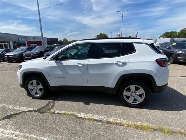 2022 Jeep Compass Latitude photo 3