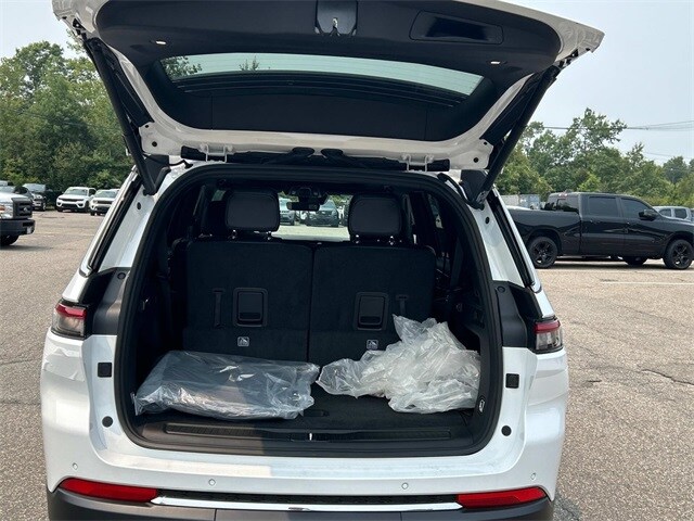 2025 Jeep Grand Cherokee Limited photo 4