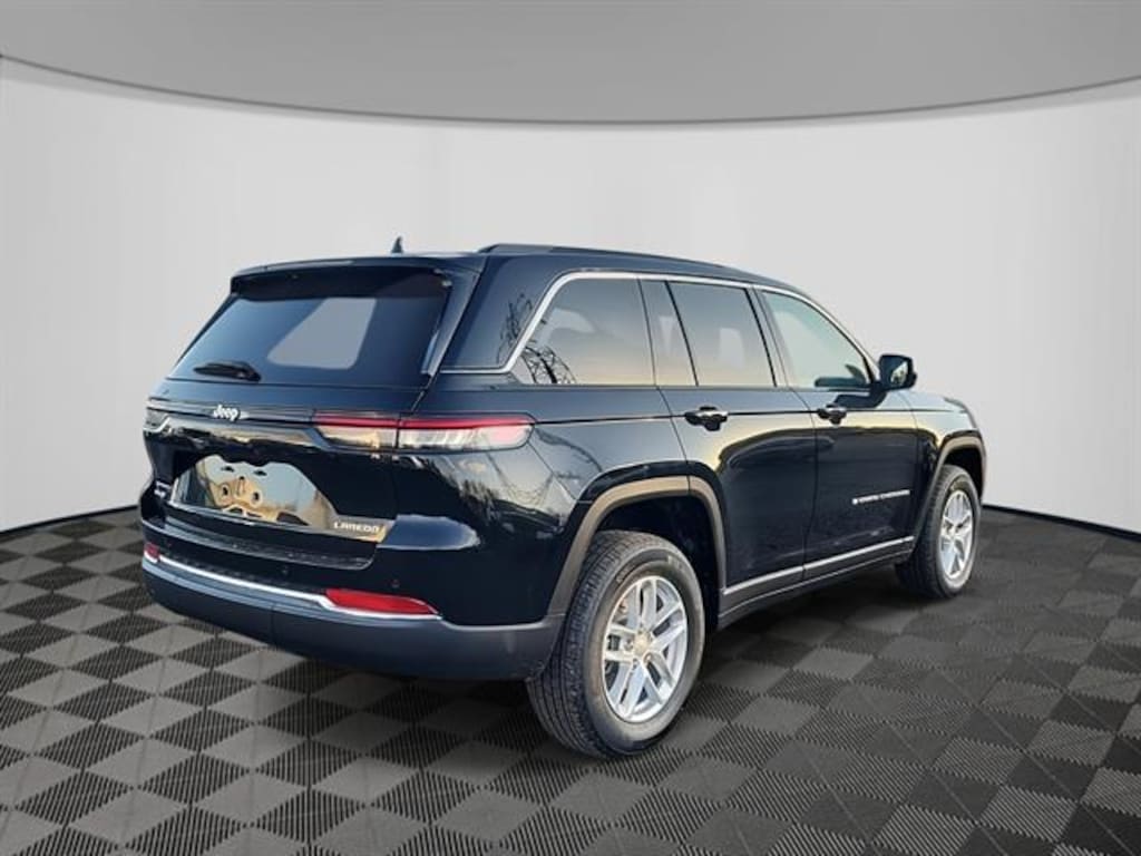New 2025 Jeep Grand Cherokee LAREDO X 4X4 Sport Utility