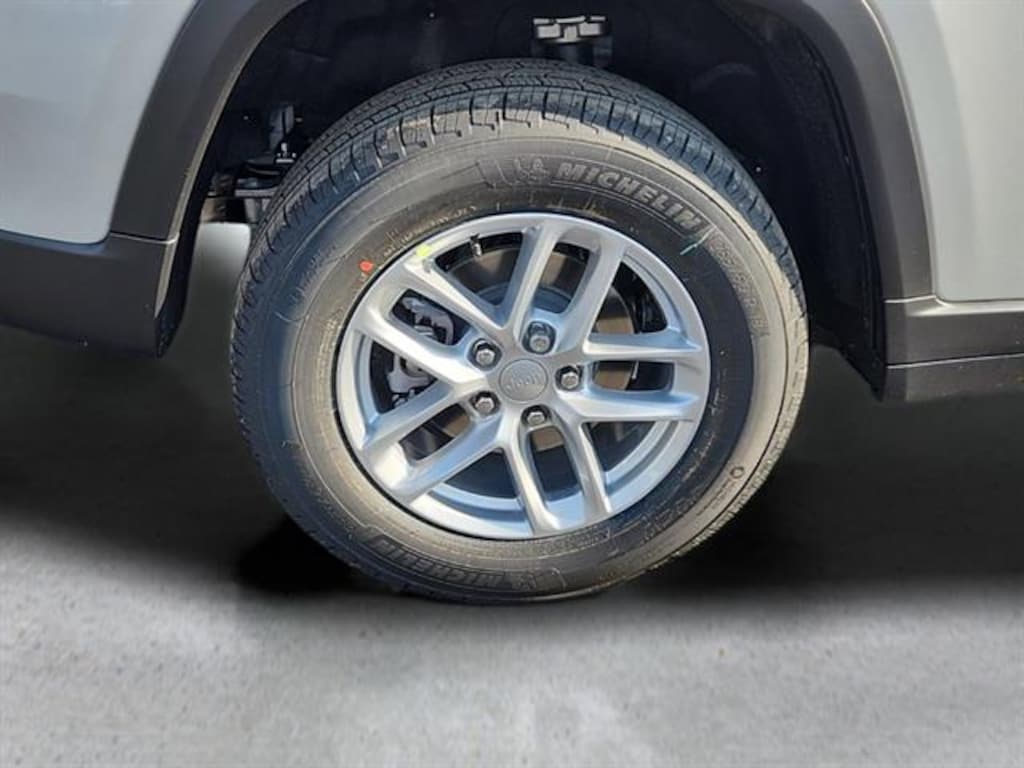 New 2025 Jeep Grand Cherokee LAREDO X 4X4 Sport Utility