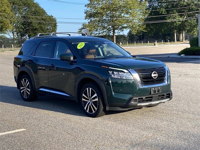 2024 Nissan Pathfinder Platinum photo 3