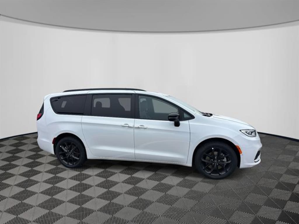 New 2026 Chrysler Pacifica LIMITED AWD Passenger Van