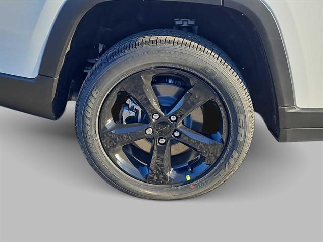 2025 Jeep Grand Cherokee Altitude photo 3