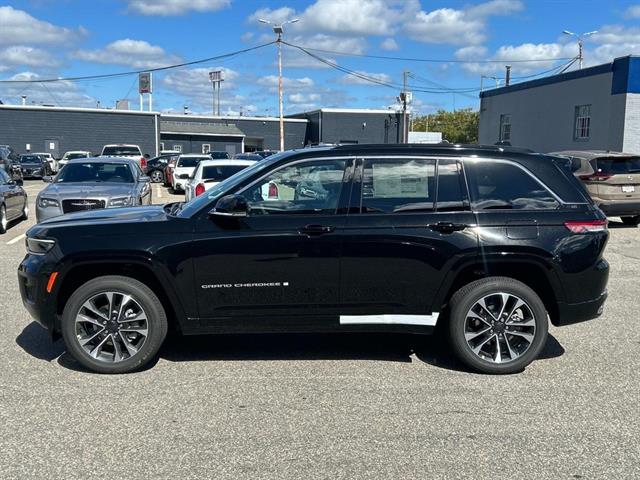2025 Jeep Grand Cherokee Overland photo 2