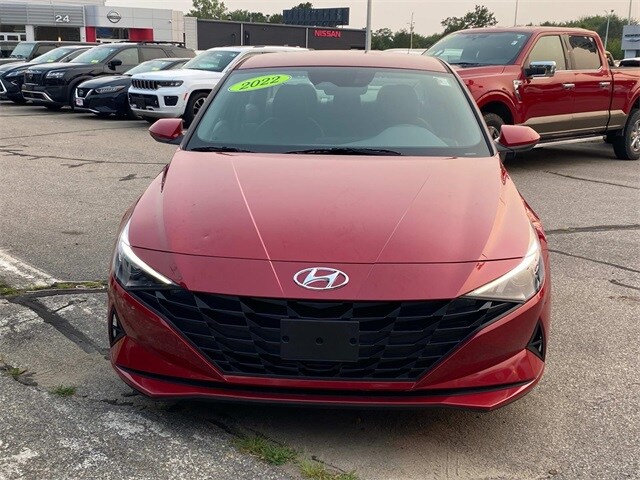 2022 Hyundai Elantra SE photo 2