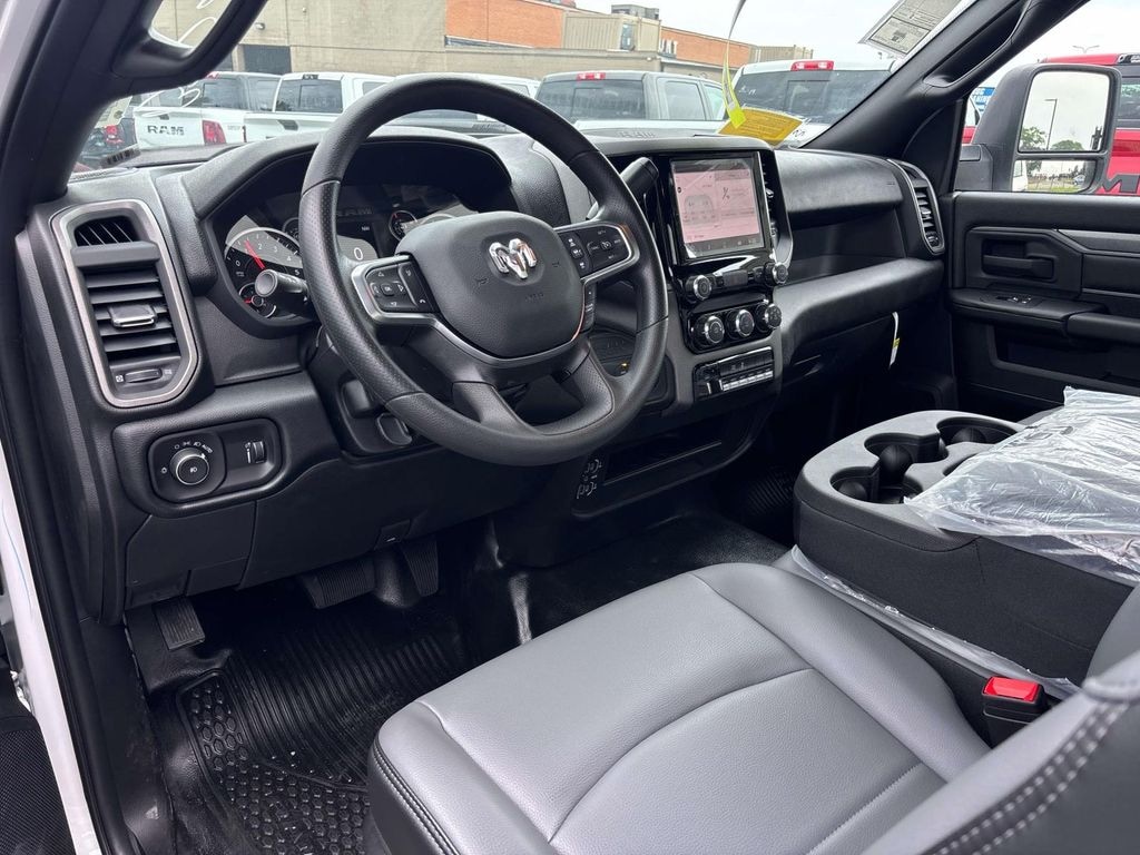 New 2026 Ram 3500 TRADESMAN REGULAR 4X4 60' CA Pickup